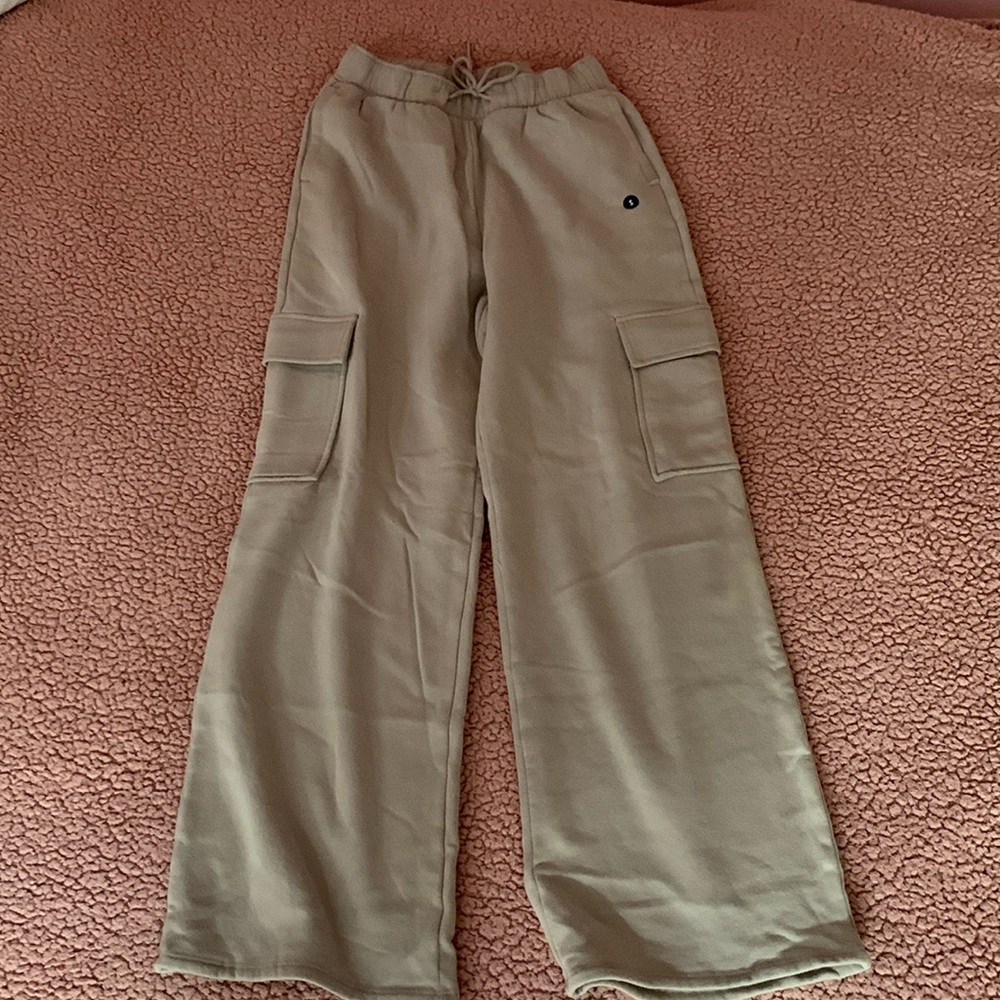 BRAND NEW with tags Gilly Hicks (Hollister) sand/tan color open leg sweatpants